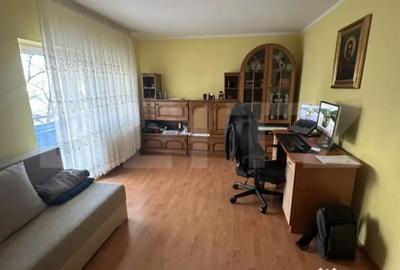 Apartament cu 3 camere decomandat, mobilat în Micro 17 - 1