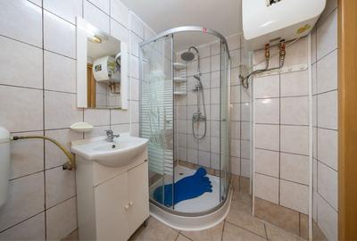 Apartament cu 2 camere nedecomandat în Tractorul - 1