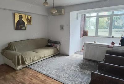 Apartament trei camere, Central Valcea (Calea Lui Traian), baie, bucatarie, doua balcoane, 68mp - 2