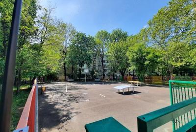 Apartament cu 3 camere semidecomandat în Tineretului - 1