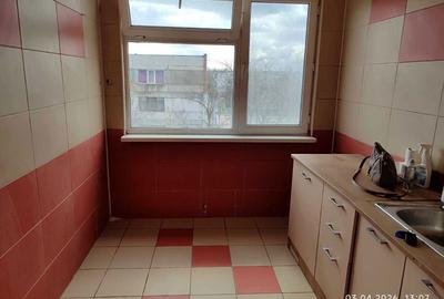 Apartament cu 3 camere semidecomandat în Micro 16 - 1