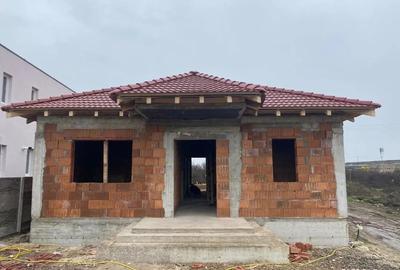 Casă cu 4 camere cu Teren 580 Mp în Remetea Mare