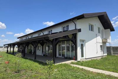 Casă cu 4 camere cu Teren 10000 Mp în Coada Izvorului - 1