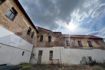 Hotel cu 44 camere, renovabil, pozi?ionat ultracentral