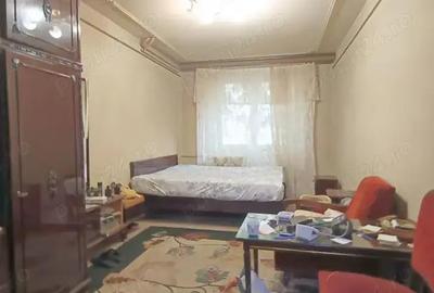 Vanzare apartament 4 camere - Teiul Doamnei - Stradal - vedere spate - 8