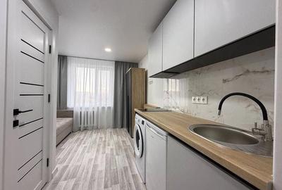 Garsonieră decomandată în Titan