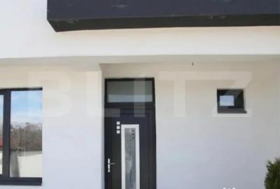 Casă cu 4 camere cu Teren 185 Mp în Central - 1