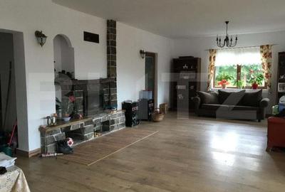 Casă cu 8 camere cu Teren 1500 Mp în Central - 9