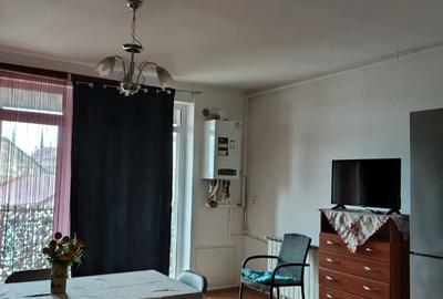 Inchiriez apartament - 2