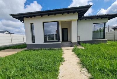Casa parter - 3 camere - 2 bai - 10 min de STV - 3