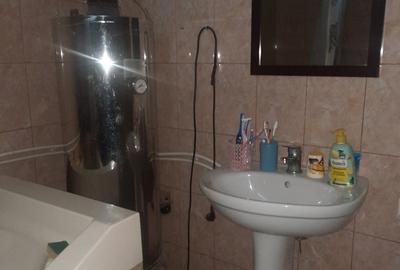 Casa de vanzare cu front stradal generos, disponibila in 2 rate, in zona buna - 6