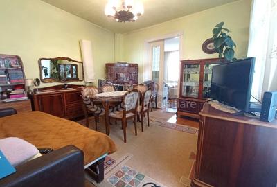 Apartament cu 3 camere semidecomandat, mobilat în Semicentral