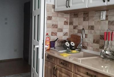 Apartament 3 camere si 2 bai - Imagine principală: 1/8Apartament 3 camere si 2 b - 5