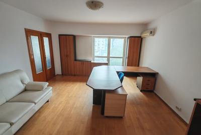 Apartament cu 4 camere semidecomandat, mobilat în Unirii