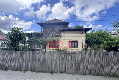 Casa/Vila garaj S= 185 mp, teren 416 mp, pretabila clini - 4