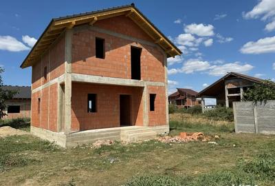 Casă cu 4 camere în Moșnița Nouă