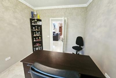 Casă individuală cu 4 camere cu Canalizare în 9 Mai - 18