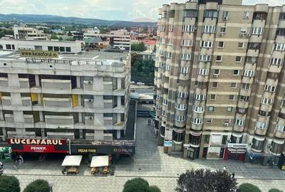 Apartament cu 3 camere de inchiriere/in zona Centrala