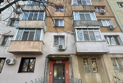 Garsoniera Dristor 33 Mp Parter Bloc 1982 Centrala Proprie 12 Min Metrou - 12
