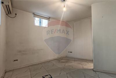 Spațiu comercial, de 18.809999465942 mp, în P-ța Romană - 3