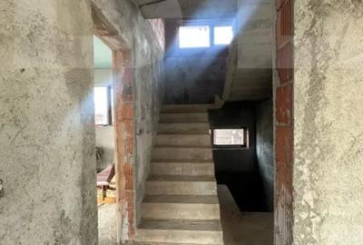 Casă cu 5 camere cu Teren 430 Mp în Central - 10