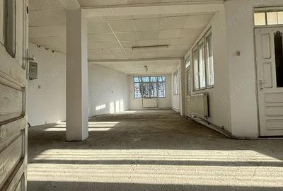 Casă cu 6 camere în Central - 6