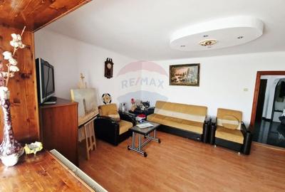 Apartament spatios cu balcon - P. Neamt - 2