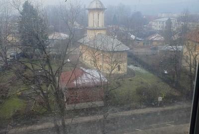 Apartament cu 3 camere semidecomandat în Central - 2
