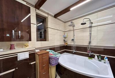 Casa pe 2 nivele , 240 mp , zona Draxlmaier - 36