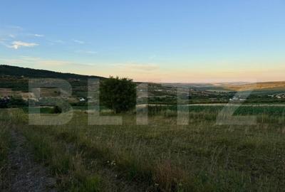 Teren de 700 mp, în Iris