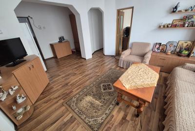 Apartament cu 3 camere semidecomandat în P-ța Unirii - 3