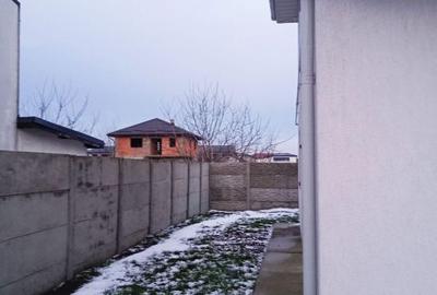 Casă cu 4 camere în Lacu - 12