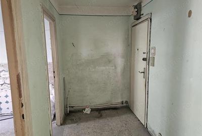 Apartament cu 2 camere semidecomandat în Micro I - 17