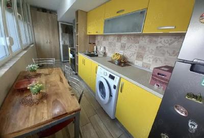 Apartament cu 3 camere decomandat în Rovine - 4