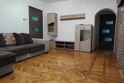 Apartament cu 3 camere semidecomandat în Central - 9