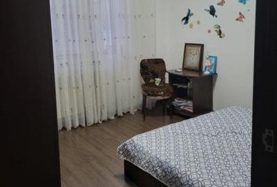Apartament cu 3 camere decomandat, mobilat în CET