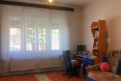 Vand casa , situata central , str.T.Grozavescu nr.25 - 6