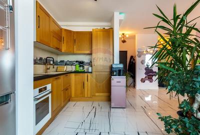 Apartament cu 3 camere semidecomandat, mobilat în Florești