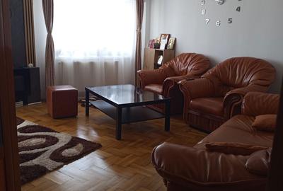 Apartament cu 3 camere decomandat în Micro 11