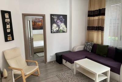 Apartament cu 2 camere semidecomandat, mobilat în P-ța Romană