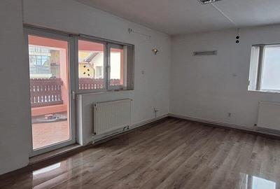 Casă individuală cu 9 camere cu Canalizare în Central - 2