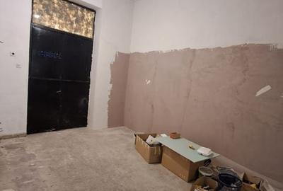 Spatiu comercial vitrina de 20 M - Metrou Eroii Revolutiei S143 - 15