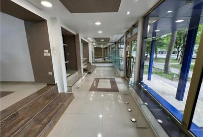 Spațiu comercial, de 100 mp, în Central - 7