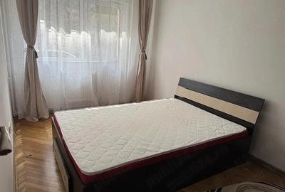 Apartament cu 3 camere semidecomandat în Girocului