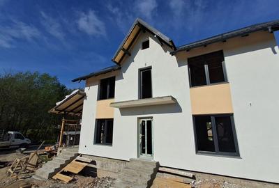 Casă cu 4 camere în Central - 2