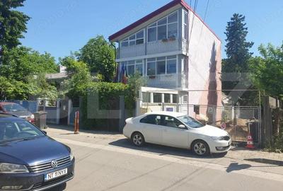 Casă cu 8 camere cu Teren 420 Mp în Central - 1