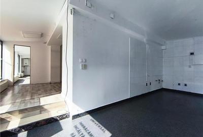 Spatiu Comercial 4 camere 2 intrari Tudor Intrare din Bulevard 143 mp - 1