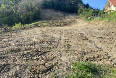 Teren de 3300 mp, în Central - 7