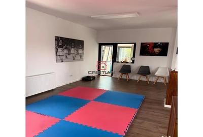 Spațiu comercial, de 90 mp, în Central - 8