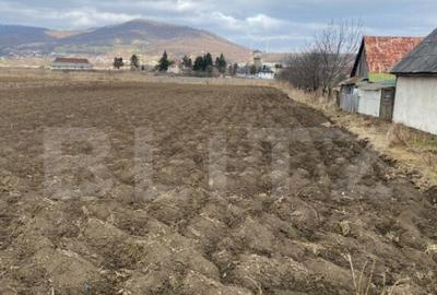 Teren de 680 mp, în Central